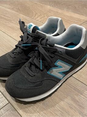 New Balance women’s Black & Teal Casual Sneakers